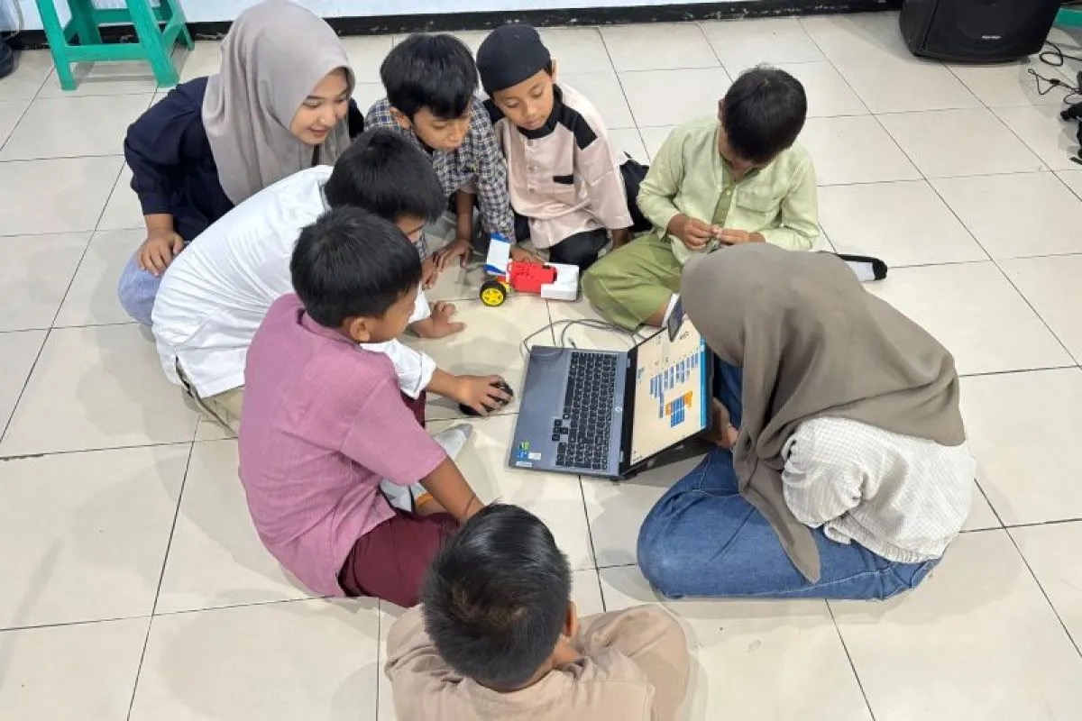 Atasi Anak Kecanduan Gawai, Mahasiswa UMM Ciptakan Robot Edukasi